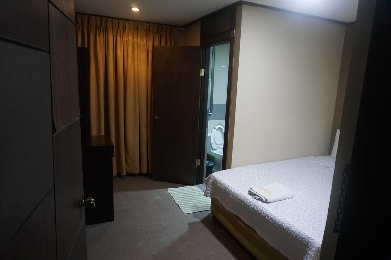 The Shila Philla Hotel Makati City Exterior photo