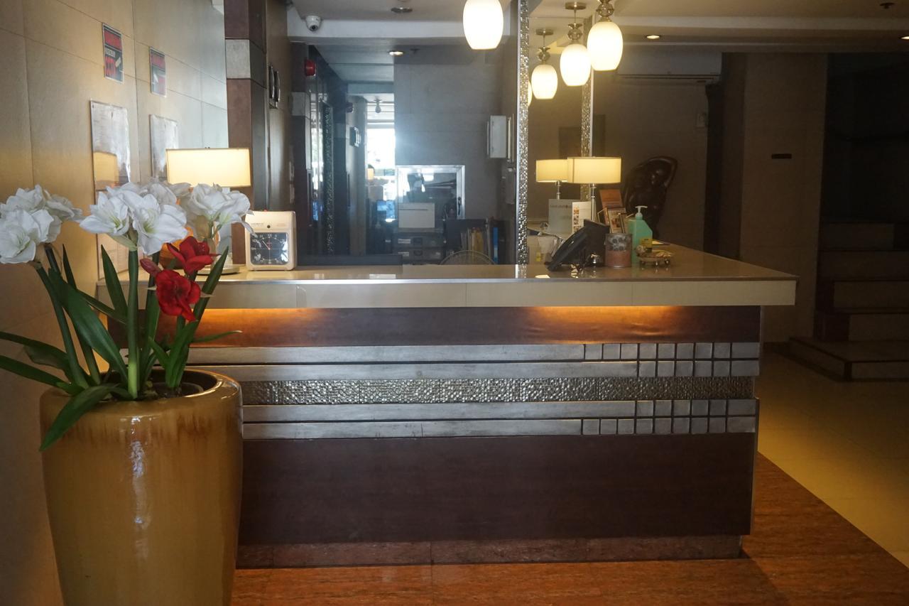The Shila Philla Hotel Makati City Exterior photo
