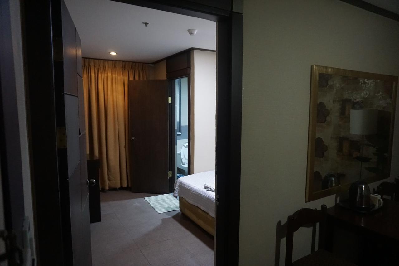 The Shila Philla Hotel Makati City Exterior photo